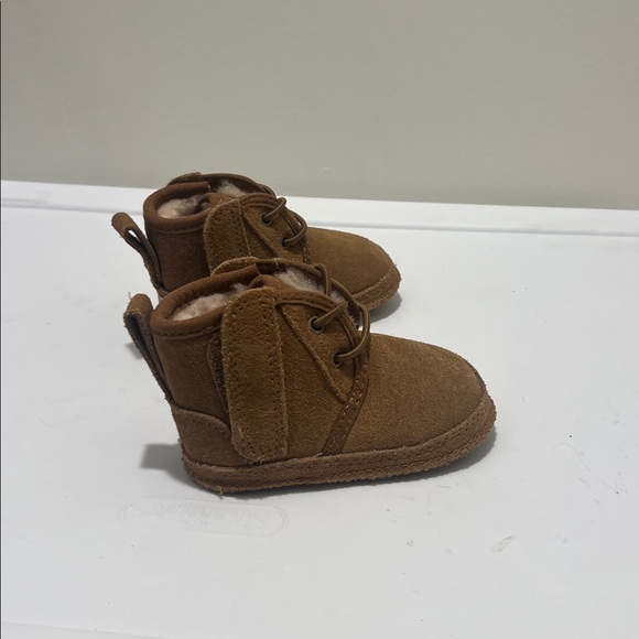 Cozy Brown Infants Ugg Boots - Picture 2 of 6